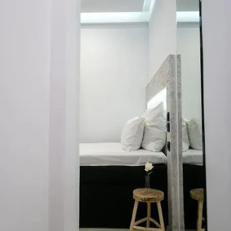 μarble Suite. 40sqm Center. Gas Heating. Private Entrance.secured24h Appartement