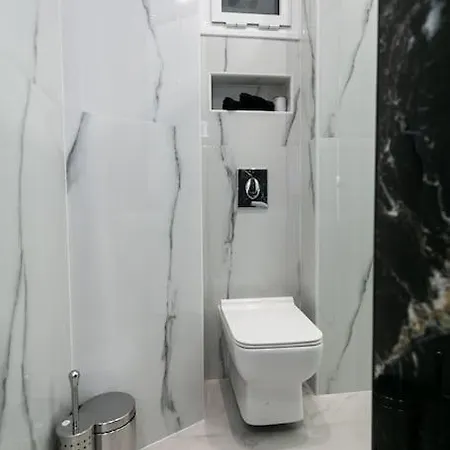 μarble Suite. 40sqm Center. Gas Heating. Private Entrance.secured24h 塞萨洛尼基