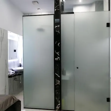 μarble Suite. 40sqm Center. Gas Heating. Private Entrance.secured24h 公寓