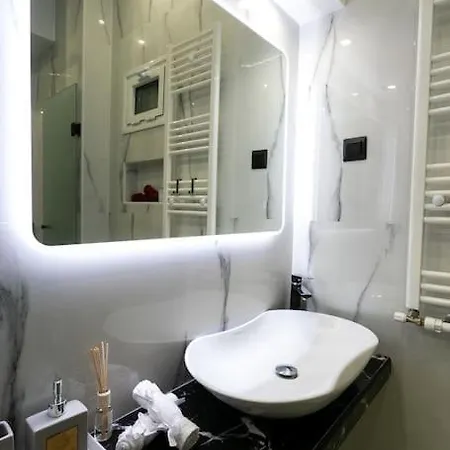 公寓 μarble Suite. 40sqm Center. Gas Heating. Private Entrance.secured24h 塞萨洛尼基