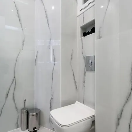 Apartment μarble Suite. 40sqm Center. Gas Heating. Private Entrance.secured24h