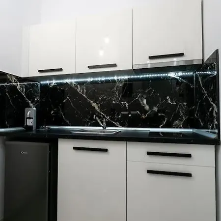 Apartment μarble Suite. 40sqm Center. Gas Heating. Private Entrance.secured24h *