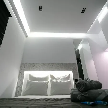 μarble Suite. 40sqm Center. Gas Heating. Private Entrance.secured24h *