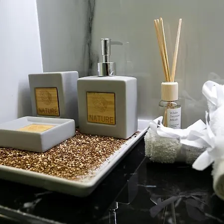 μarble Suite. 40sqm Center. Gas Heating. Private Entrance.secured24h