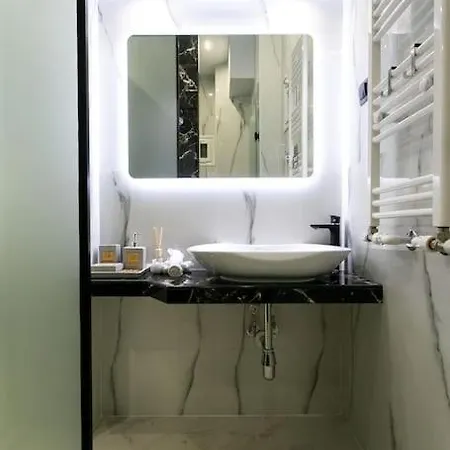 μarble Suite. 40sqm Center. Gas Heating. Private Entrance.secured24h Apartment Thessaloniki