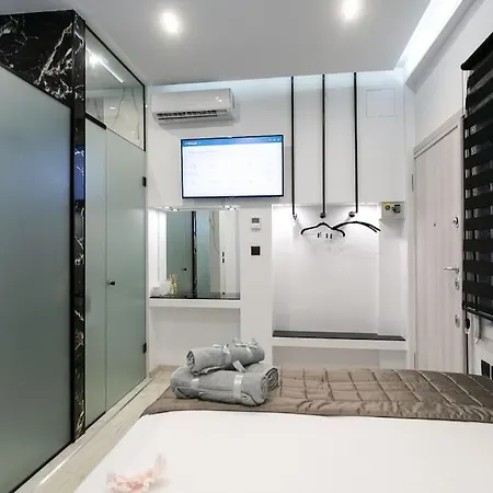 μarble Suite. 40sqm Center. Gas Heating. Private Entrance.secured24h