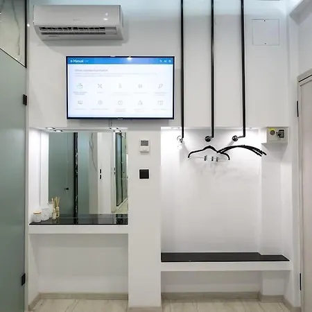 μarble Suite. 40sqm Center. Gas Heating. Private Entrance.secured24h Apartment Thessaloniki