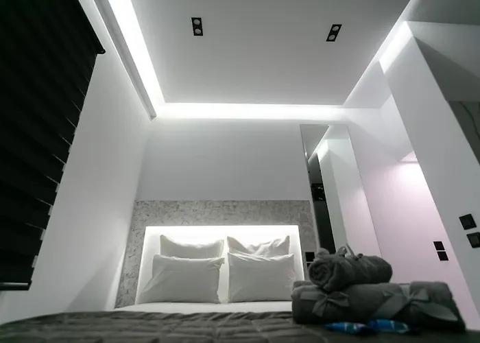 μarble Suite. 40sqm Center. Gas Heating. Private Entrance.secured24h *
