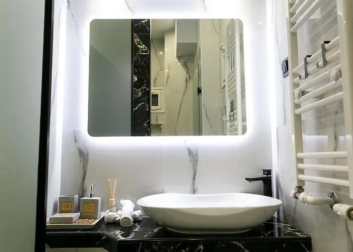 μarble Suite. 40sqm Center. Gas Heating. Private Entrance.secured24h *