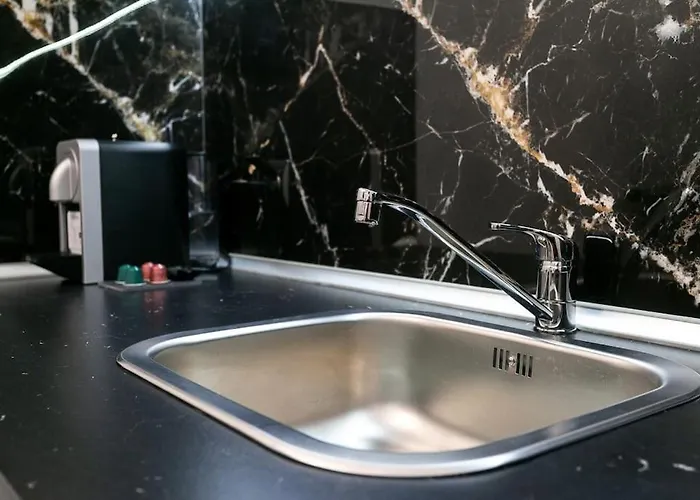 μarble Suite. 40sqm Center. Gas Heating. Private Entrance.secured24h Appartement Thessaloniki