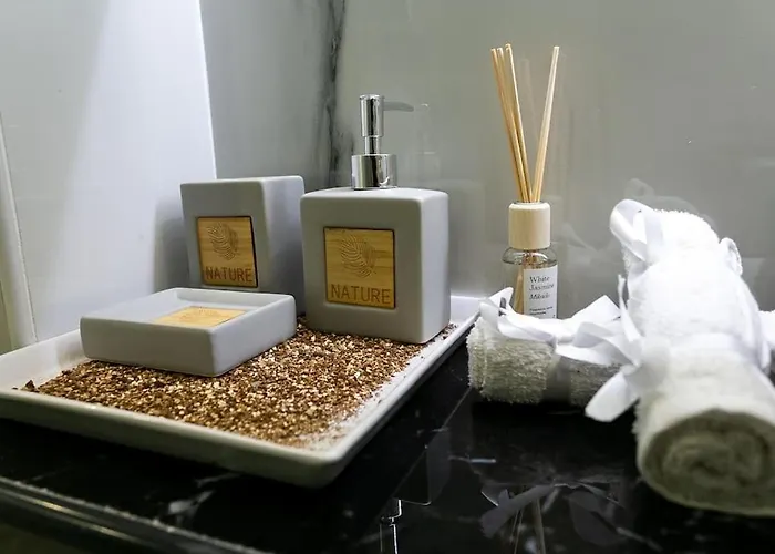 μarble Suite. 40sqm Center. Gas Heating. Private Entrance.secured24h