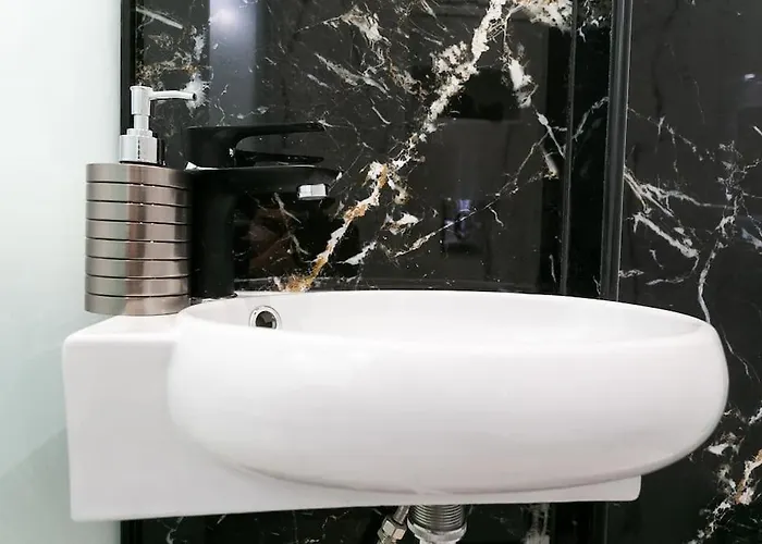 μarble Suite. 40sqm Center. Gas Heating. Private Entrance.secured24h Appartement