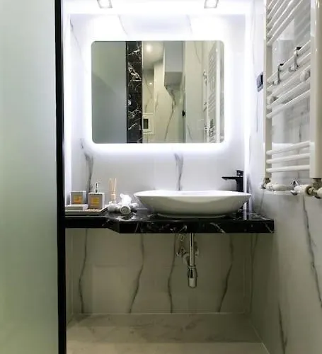 μarble Suite. 40sqm Center. Gas Heating. Private Entrance.secured24h Appartement Thessaloniki