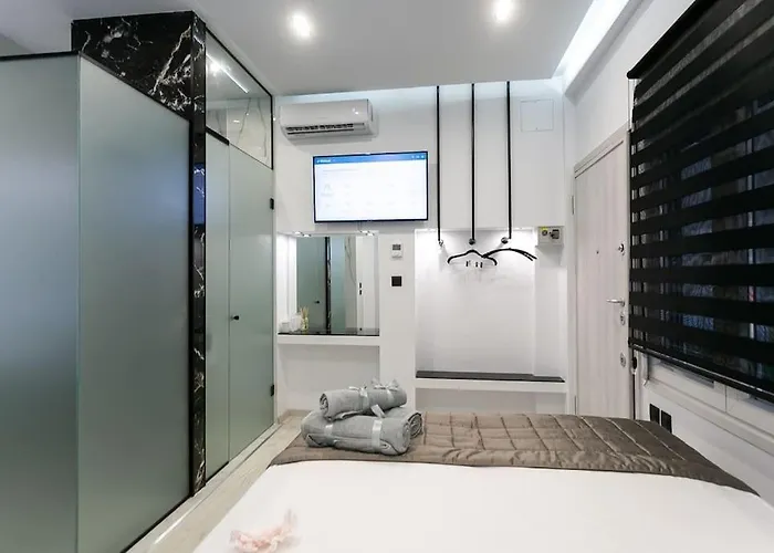 μarble Suite. 40sqm Center. Gas Heating. Private Entrance.secured24h