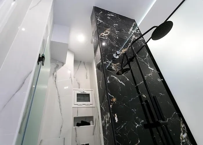 μarble Suite. 40sqm Center. Gas Heating. Private Entrance.secured24h Appartement
