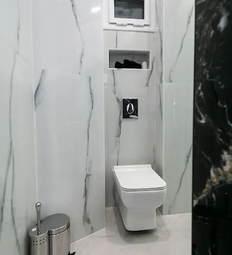 μarble Suite. 40sqm Center. Gas Heating. Private Entrance.secured24h Thessaloniki