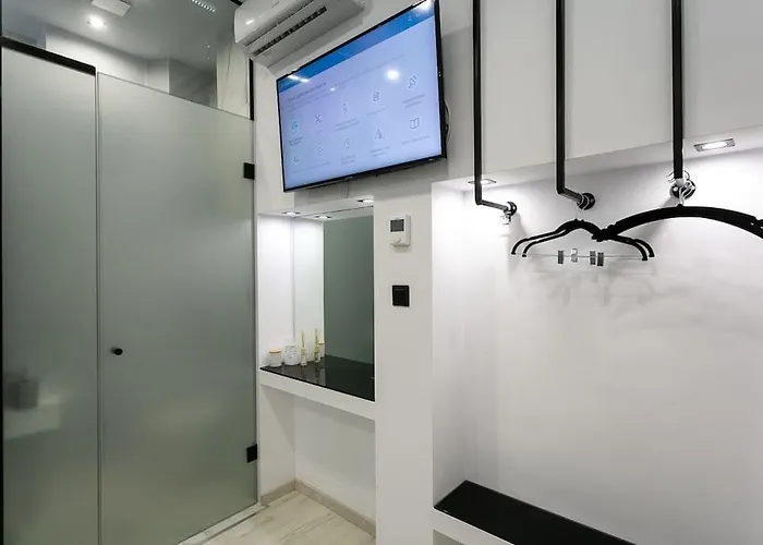 μarble Suite. 40sqm Center. Gas Heating. Private Entrance.secured24h * Thessaloniki
